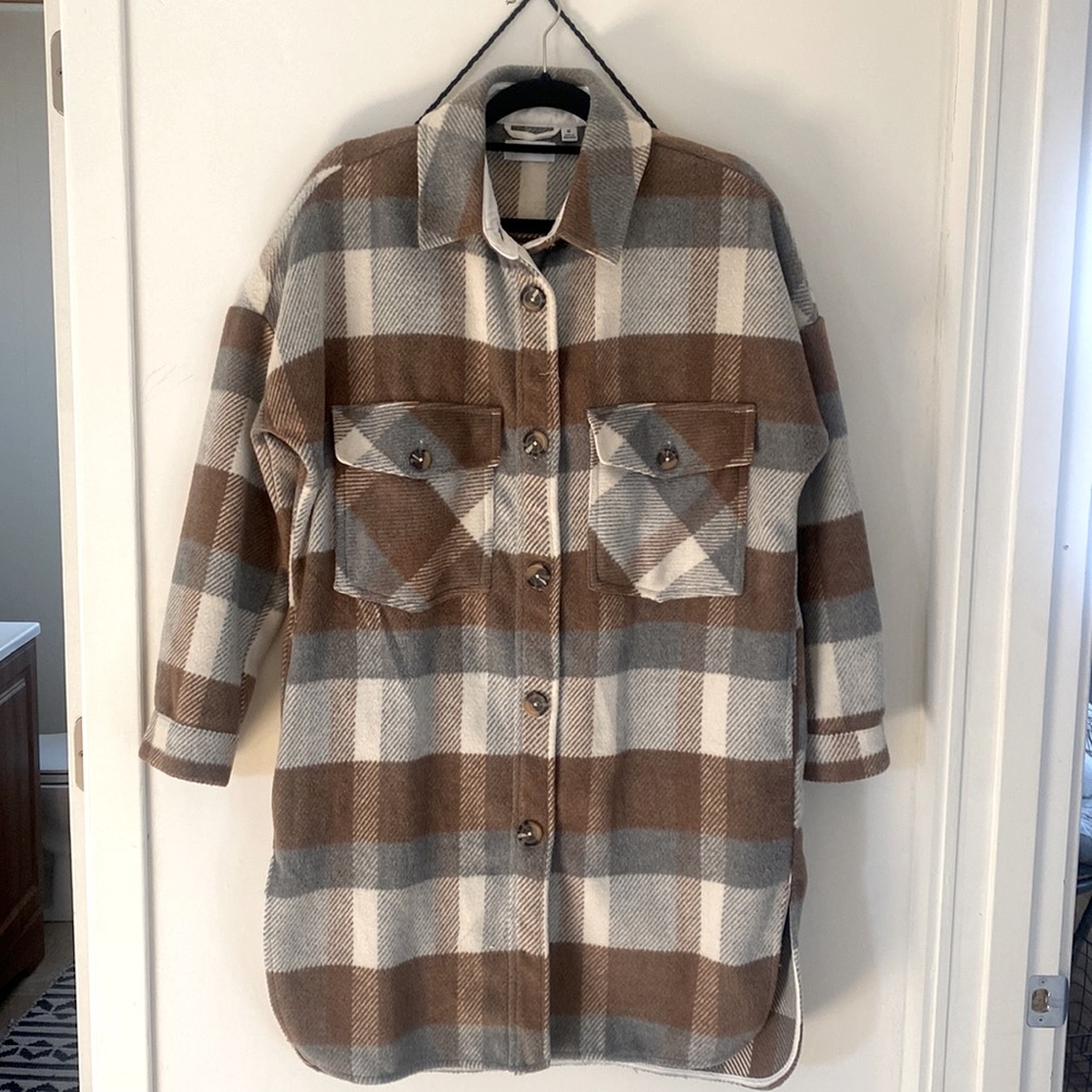 Evereve, medium, light brown, bluish gray, and cream plaid.